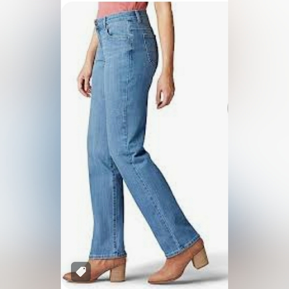 Lee Denim - Lee jean Relaxed Fit Straight Leg Instantly Slims Blue Denim Jeans, size…